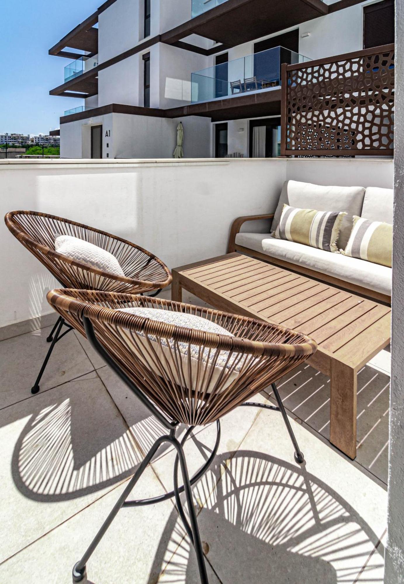 Lmea20a - Luxury - Pool View & Walk To * Estepona